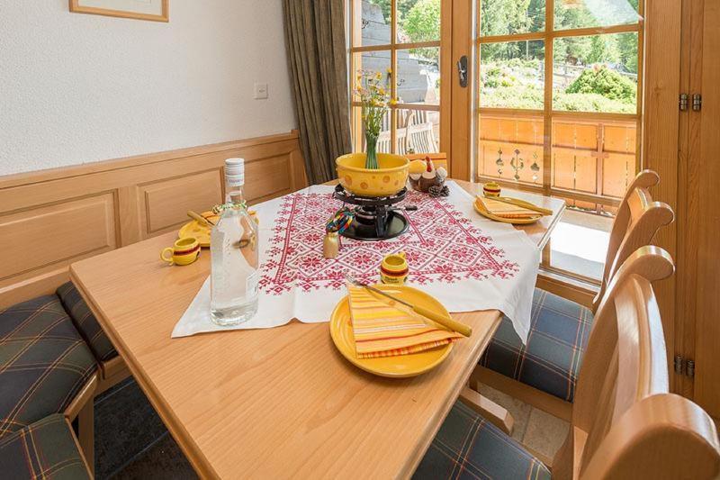 Foersterli West Apartment เกรเชิน ภายนอก รูปภาพ